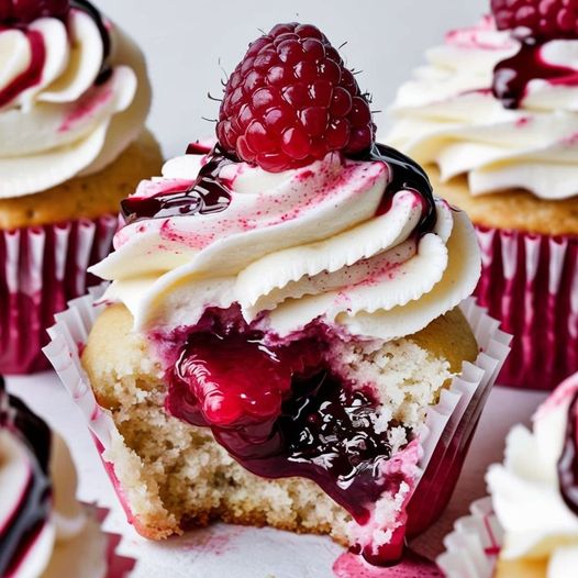 Heavenly Raspberry Cheesecake Cupcakes